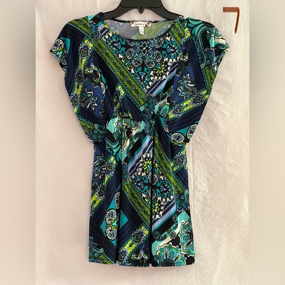 LADIES GREEN, BLUE, BLACK & WHITE TOP